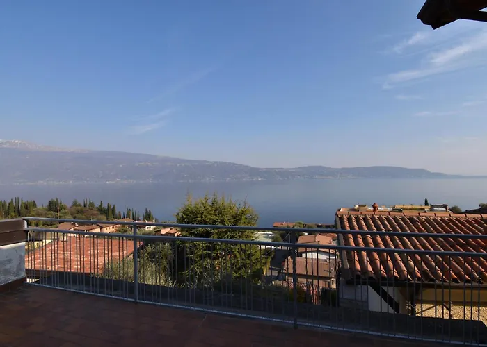 Angela -Terrace & Beautiful View Lake - Happy Rentals