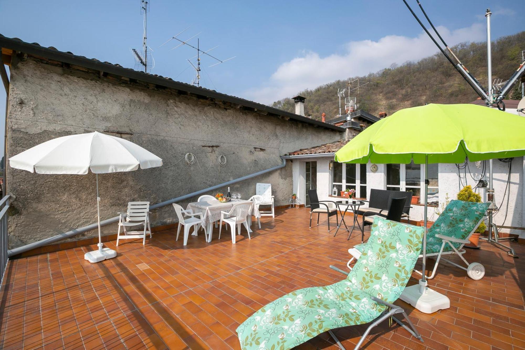 Angela -terrace & Beautiful View - Happy Toscolano Maderno