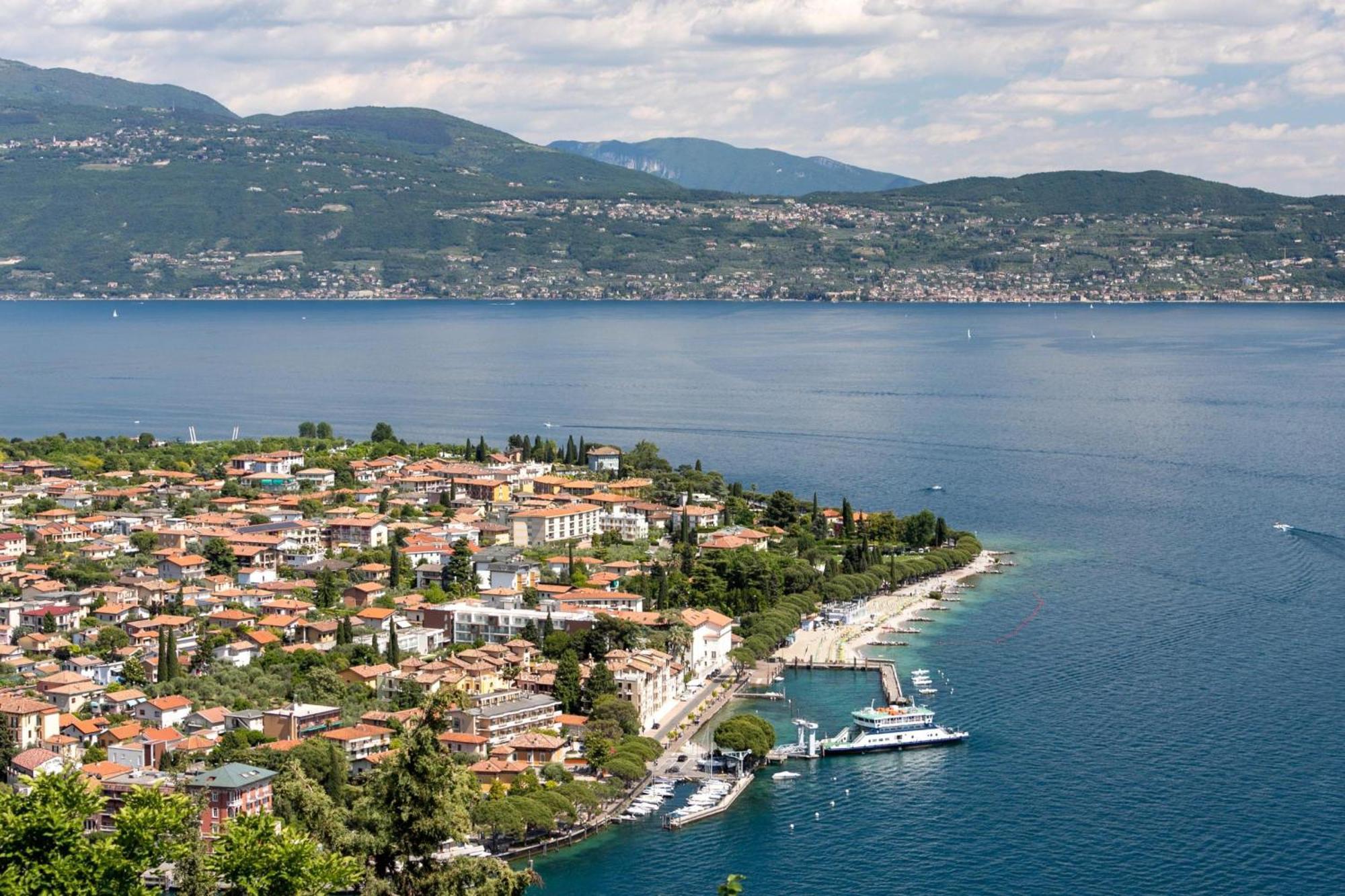 Angela -terrace & Beautiful View - Happy Vakantiehuis Toscolano Maderno